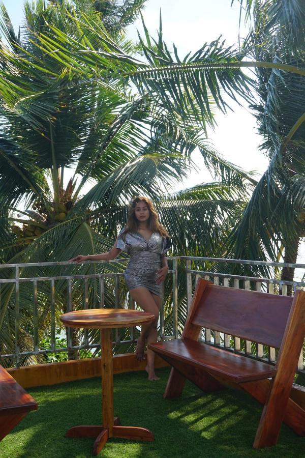 L Cafe Restobar & Lyn'S Guest House San Juan (Siquijor) Exterior foto